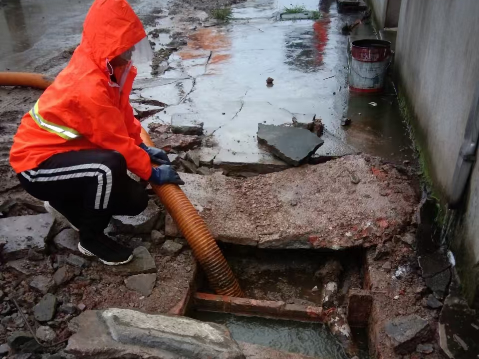 抚宁专业清理污水池 炜誉市政以规范流程守护城市 “肠道”