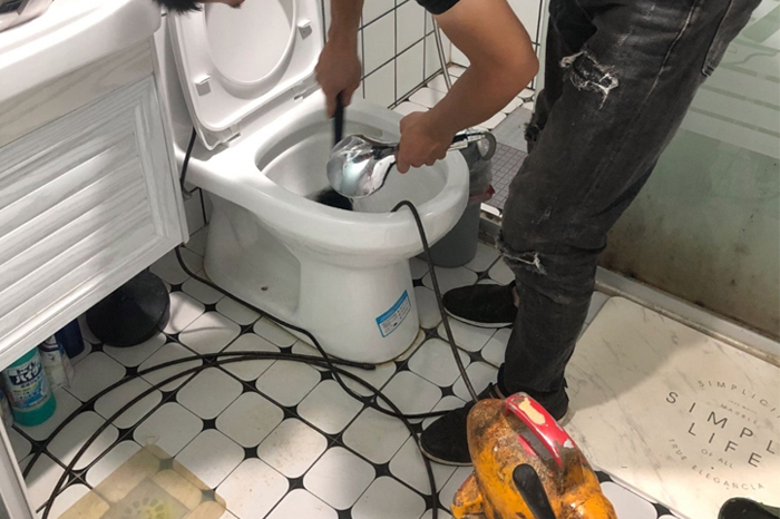 抚宁马桶堵塞自己疏通还是找师傅?专业上门服务让你省时更省心